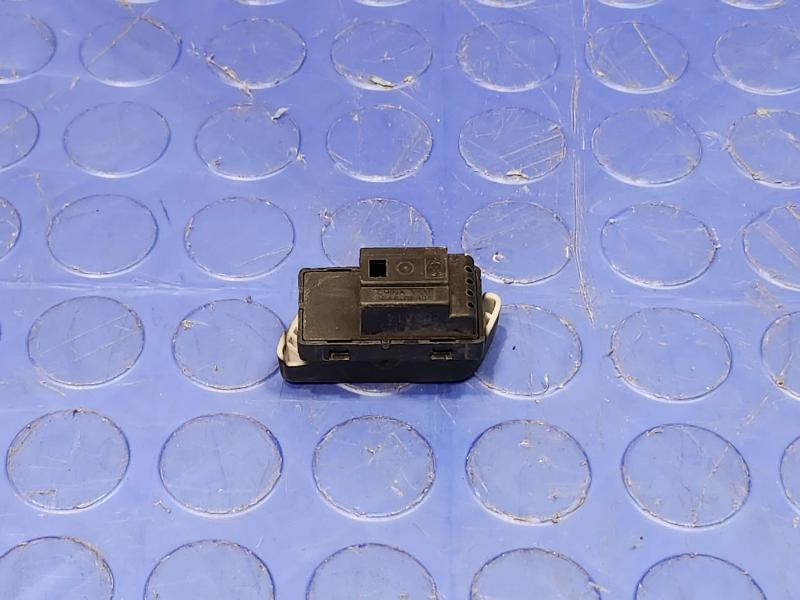 2015 Volkswagen Beetle Door Switch Front