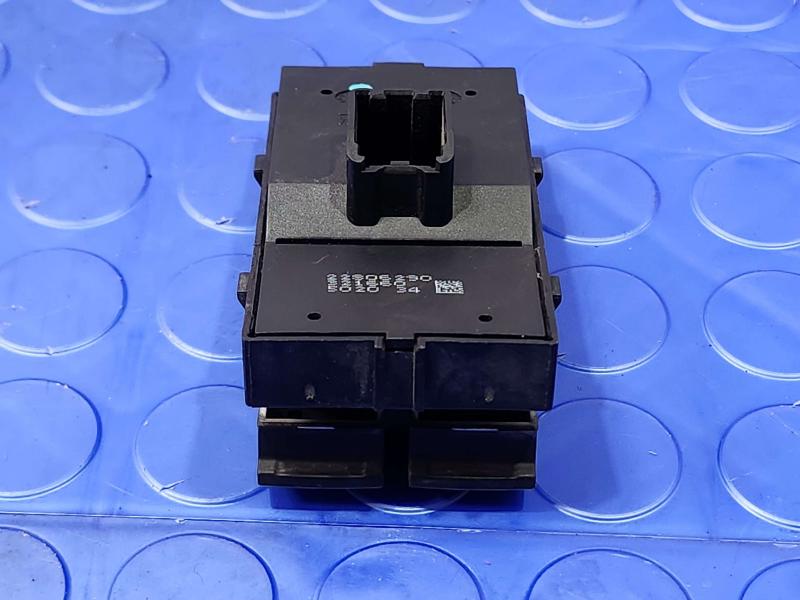 2015 Chevrolet Camaro Door Switch Front