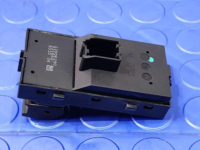 2015 Chevrolet Camaro Door Switch Front