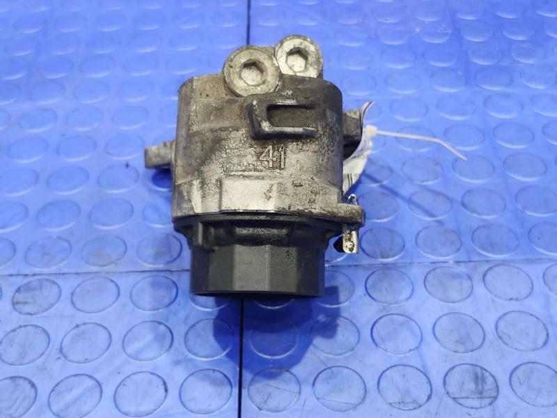 2017 Toyota Prius Oil Filter Housing