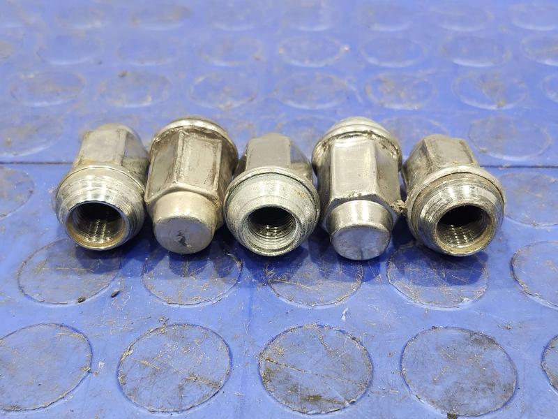 2014 Ford Explorer Lug Nuts