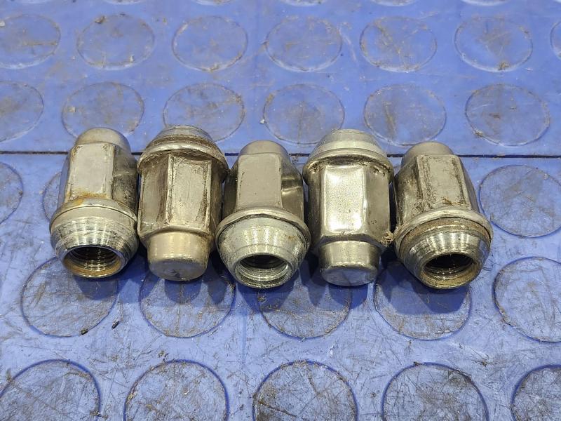 2014 Ford Explorer Lug Nuts