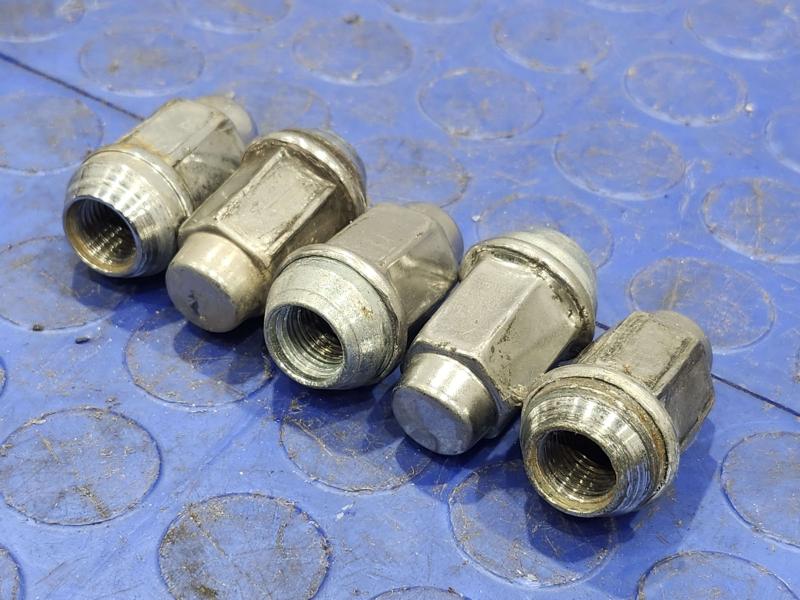 2014 Ford Explorer Lug Nuts