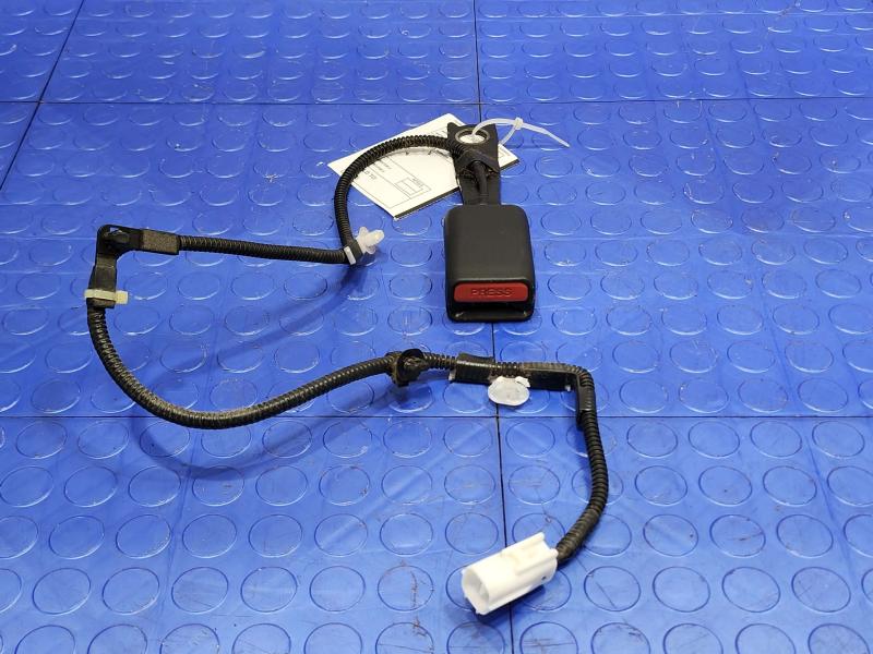 2015 Toyota Prius Front Seat Belt