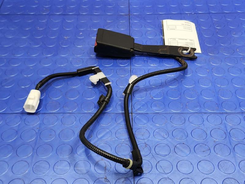 2015 Toyota Prius Front Seat Belt