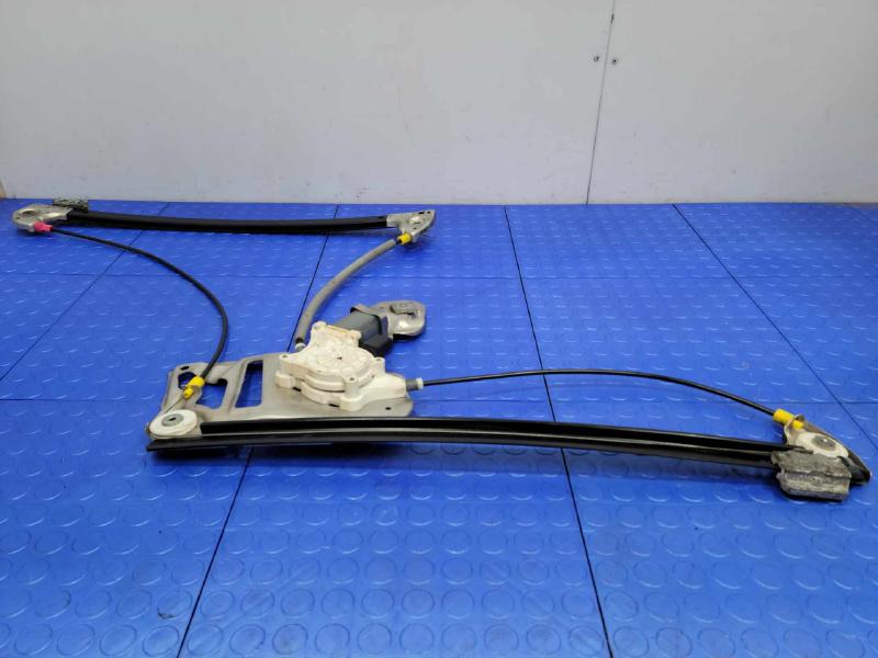 2010 Land Rover Range Rov Front Door Regulator