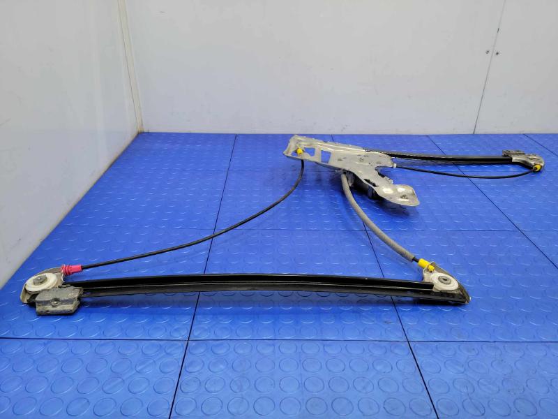2010 Land Rover Range Rov Front Door Regulator