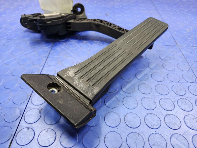 2014-2018 Kia Forte Accelerator Pedal Assembly Genuine OEM 32700A6110