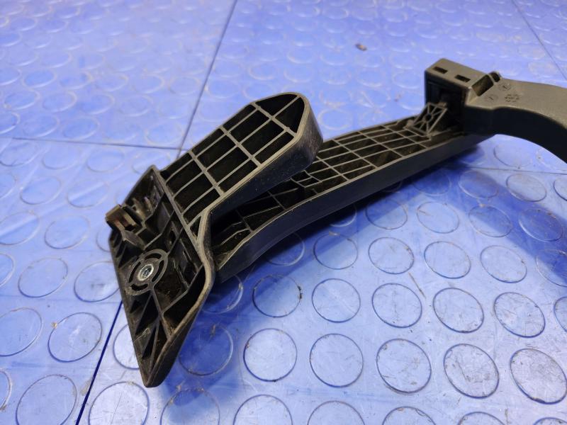 2014-2018 Kia Forte Accelerator Pedal Assembly Genuine OEM 32700A6110