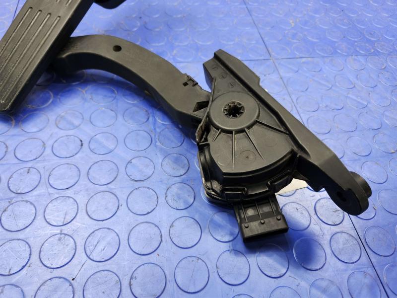 2014-2018 Kia Forte Accelerator Pedal Assembly Genuine OEM 32700A6110