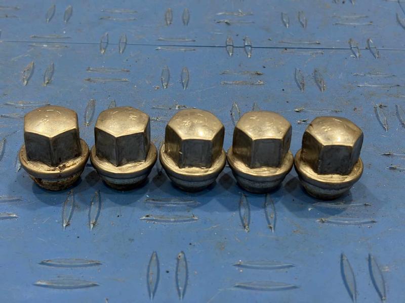 2020 Dodge Charger Lug Nuts