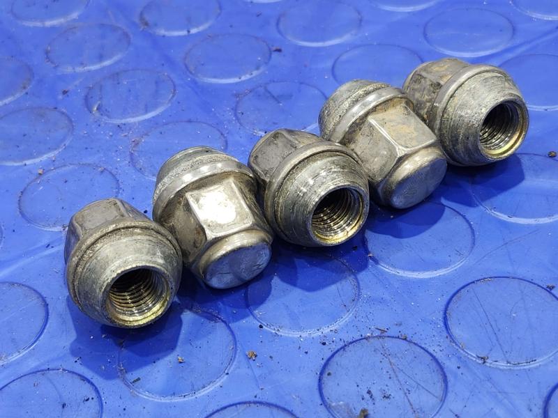 2017 Dodge Grand Caravan Lug Nuts