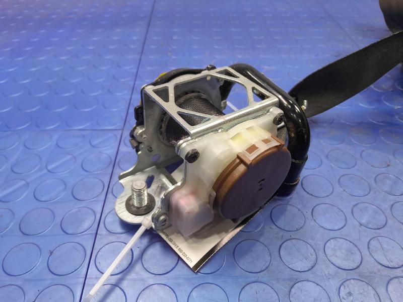 2016 Subaru Legacy Front Seat Belt