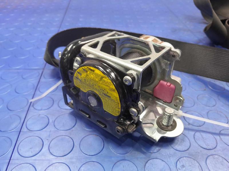 2016 Subaru Legacy Front Seat Belt