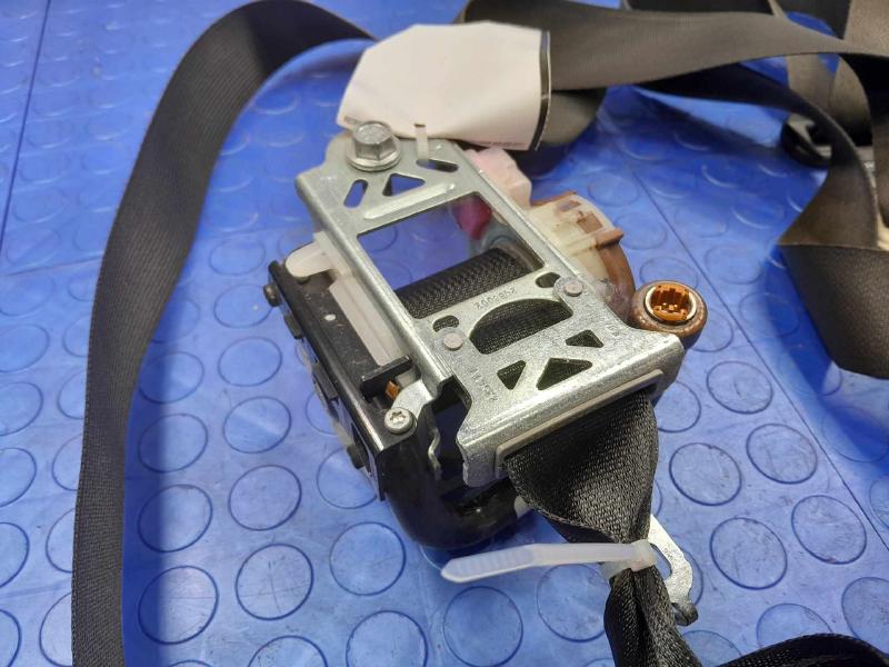 2016 Subaru Legacy Front Seat Belt