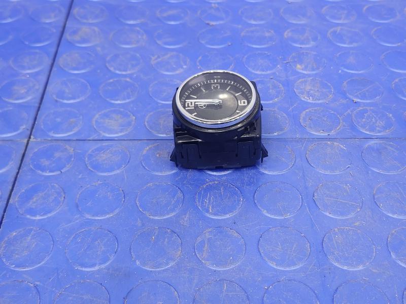 2017 Mercedes C-Class Clock