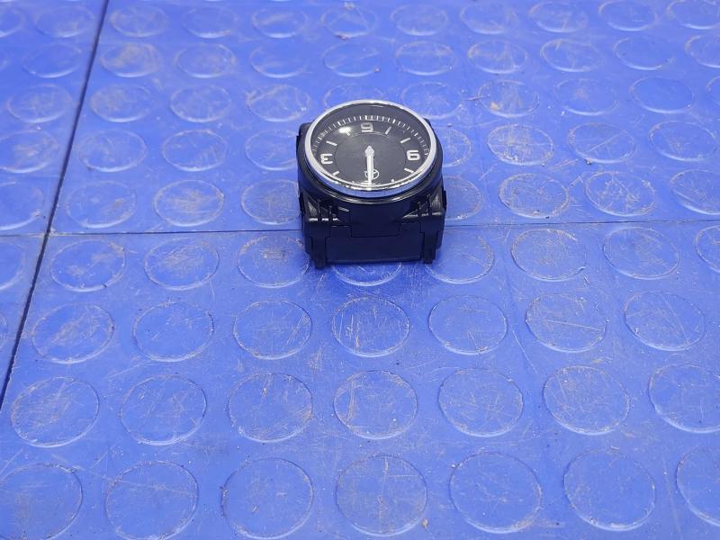 2017 Mercedes C-Class Clock