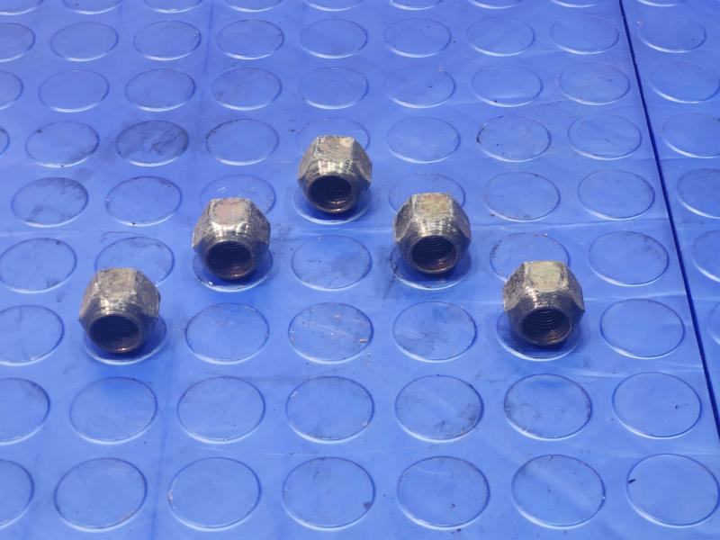2003 Lincoln Town Car Lug Nuts