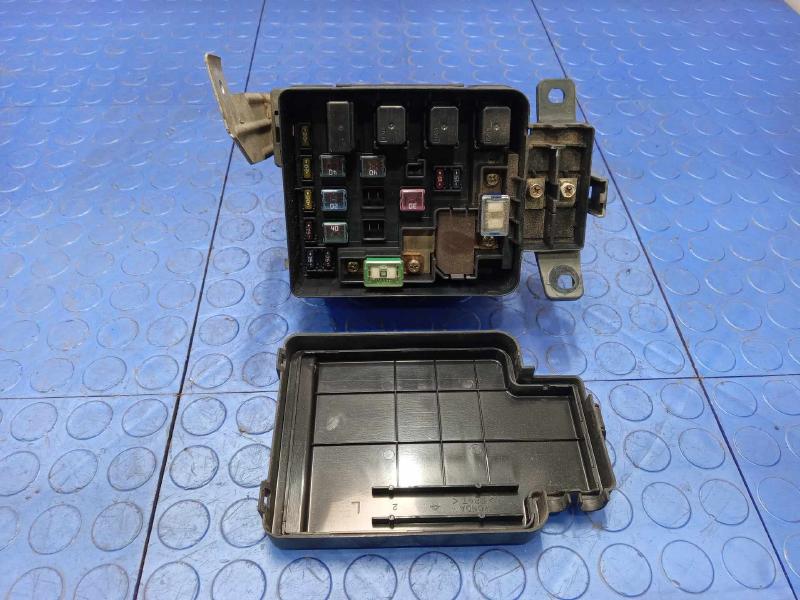 2001 Honda CR-V Engine Fuse Box