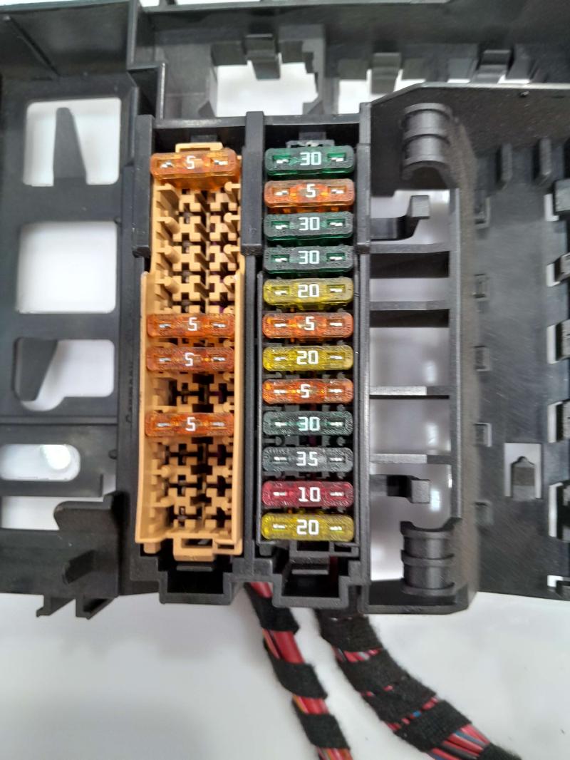 2007 Audi S6 Cabin Fuse Box