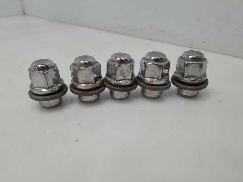 2016 Genesis Genesis Lug Nuts