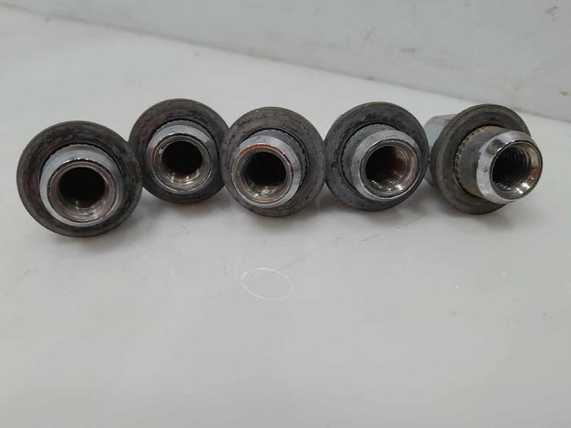 2016 Genesis Genesis Lug Nuts