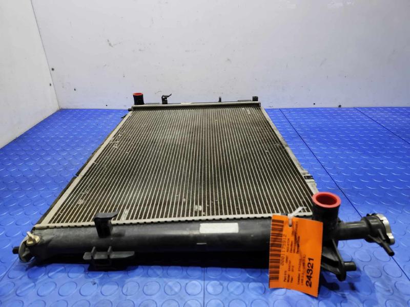 2013 Hyundai Santa Fe Radiator