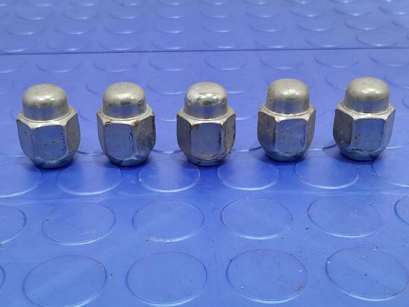 2012 Kia Sorento Lug Nuts
