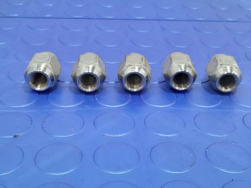 2012 Kia Sorento Lug Nuts