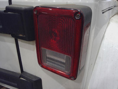 2007-2018 Jeep Wrangler Tail Light Assembly RH Passenger Side OEM 55077890AH