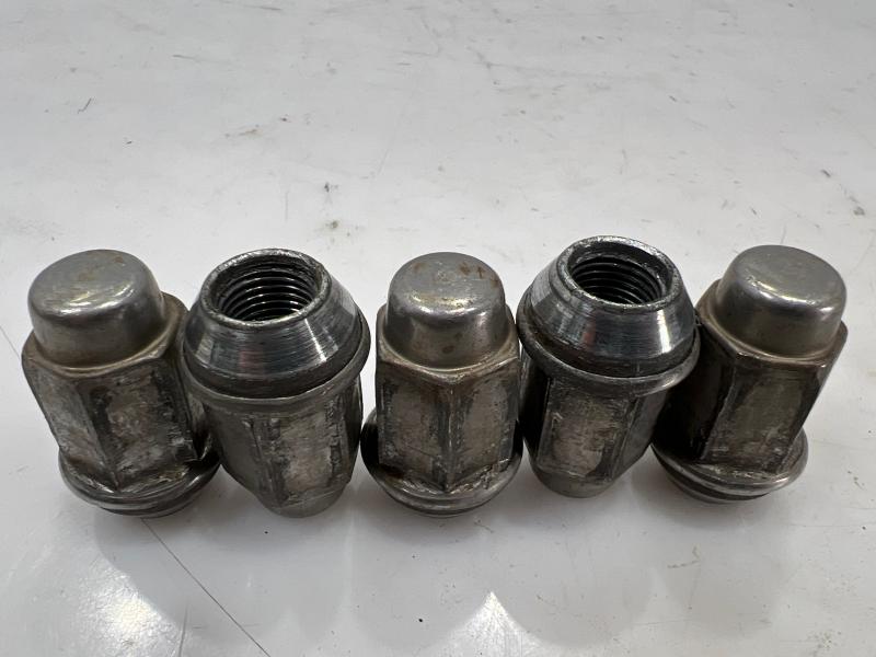 2011 Ford Explorer Lug Nuts