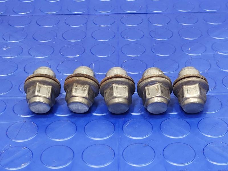 2013 Infiniti FX35 Lug Nuts