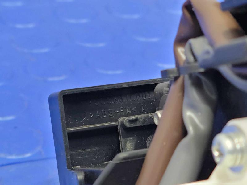 2010-2015 Toyota Prius Automatic Gear Shifter Assembly Genuine OEM 33550-47053