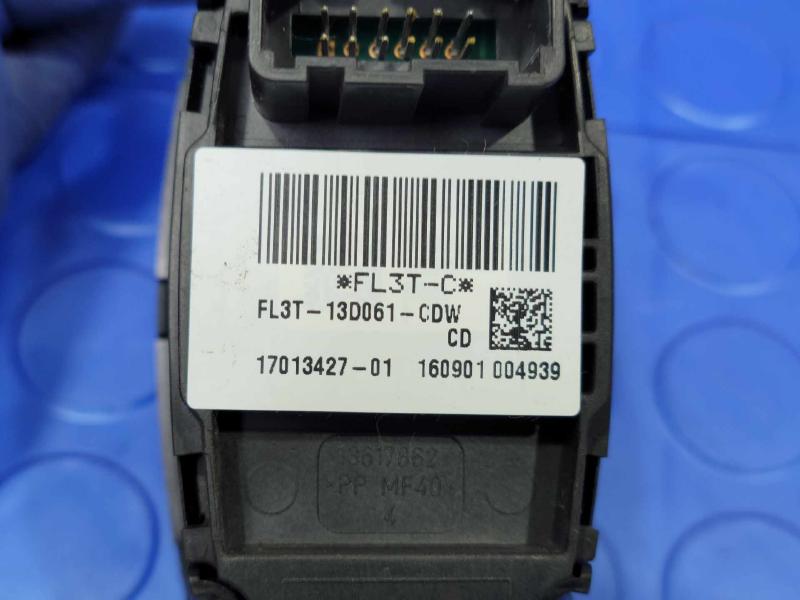 2017 Ford F-250 Super Duty Headlight Switch (Dash Mtd)