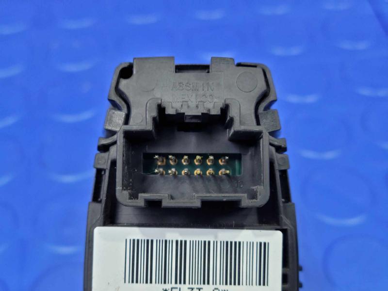 2017 Ford F-250 Super Duty Headlight Switch (Dash Mtd)