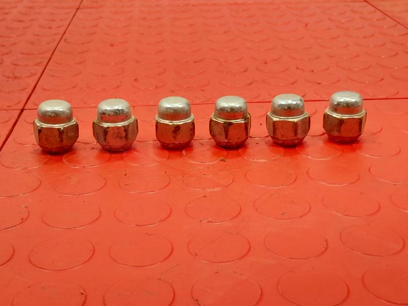 2006 Nissan Pathfinder Lug Nuts