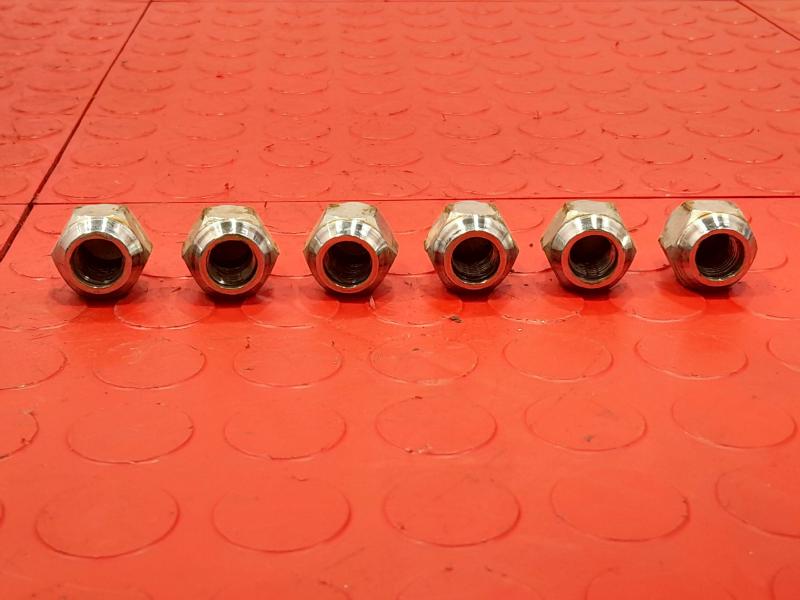2006 Nissan Pathfinder Lug Nuts