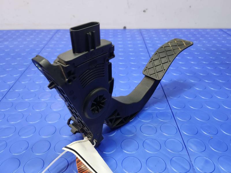 2012-2018 Audi A7 Accelerator Pedal Assembly Genuine OEM Part 8K1723523A