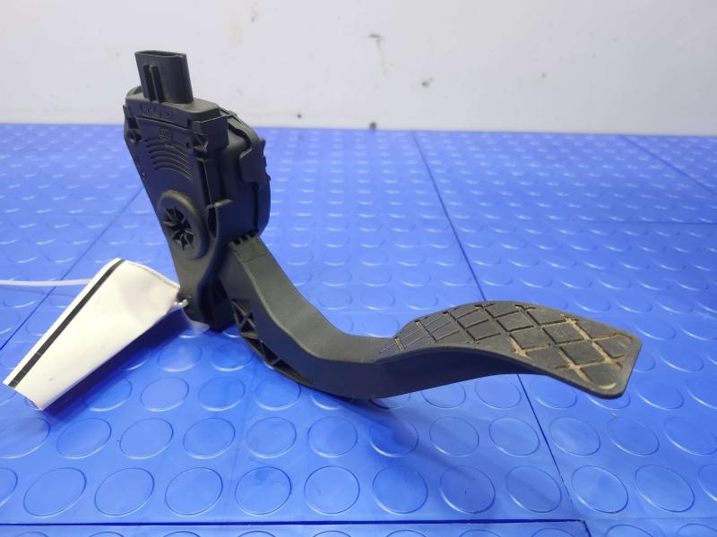 2012-2018 Audi A7 Accelerator Pedal Assembly Genuine OEM Part 8K1723523A
