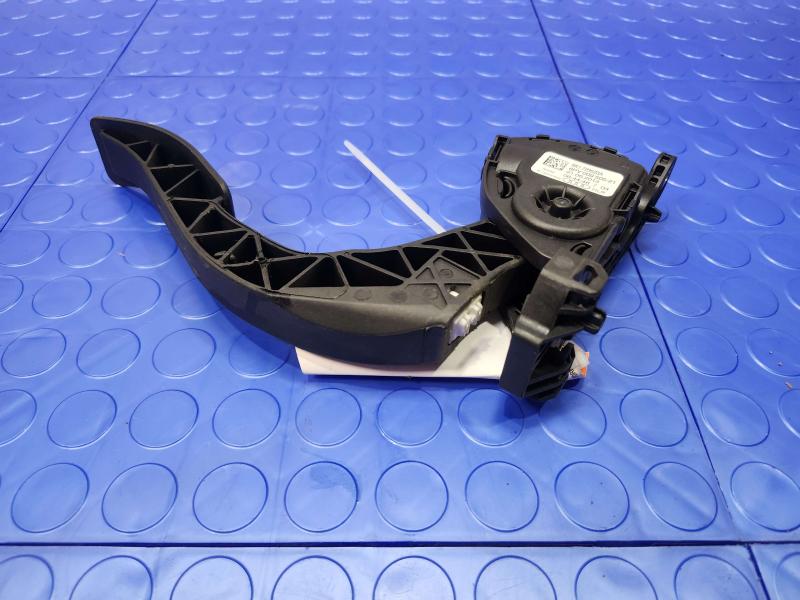 2012-2018 Audi A7 Accelerator Pedal Assembly Genuine OEM Part 8K1723523A