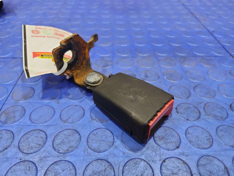 2015 Chrysler 200 Rear Seat Belt