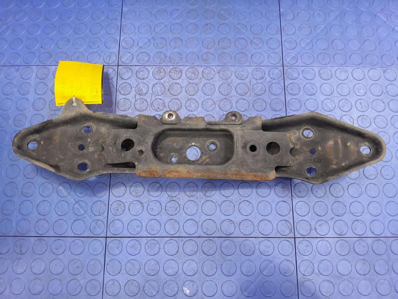 2015-2019 Subaru Outback 2.5L CVT Transmission Crossmember OEM 41011AL010