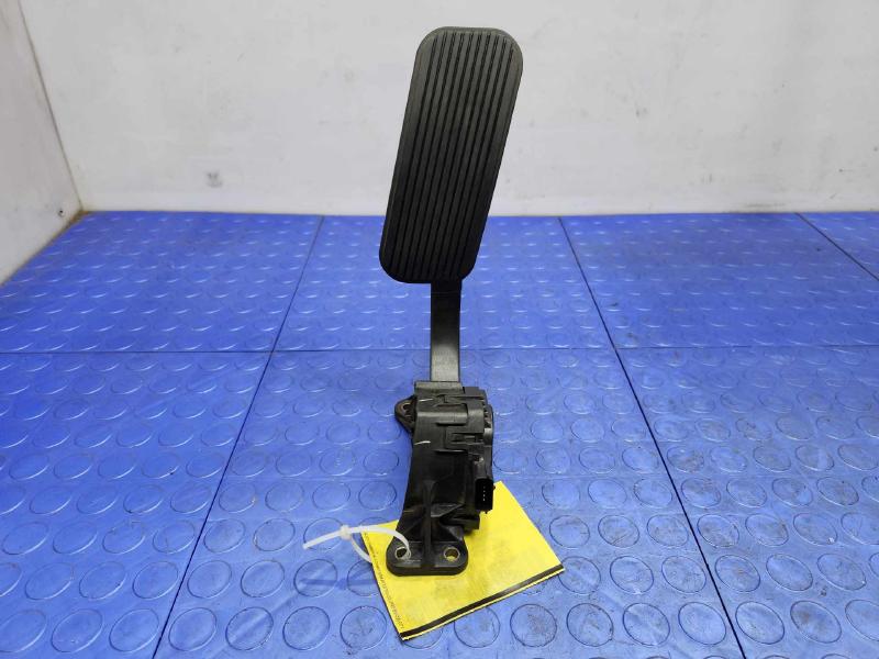 2013-2019 Ford Taurus Accelerator Pedal Assembly Genuine OEM DG13-9F836-AA