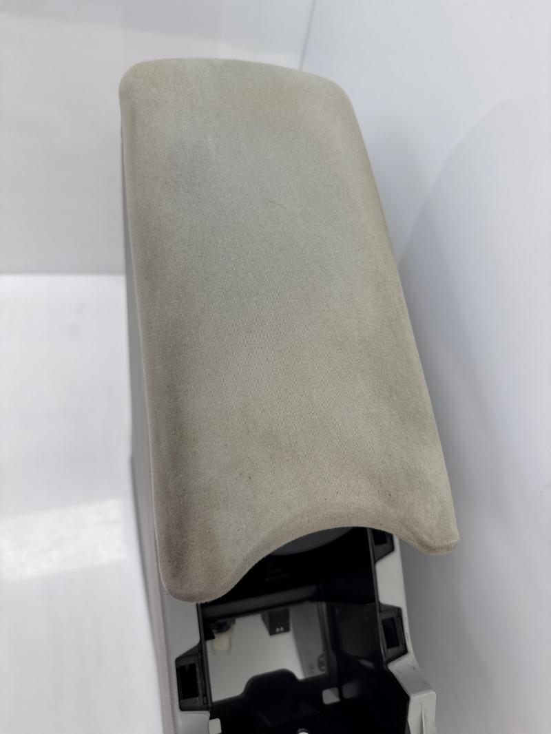 2010 Toyota Prius Front Console