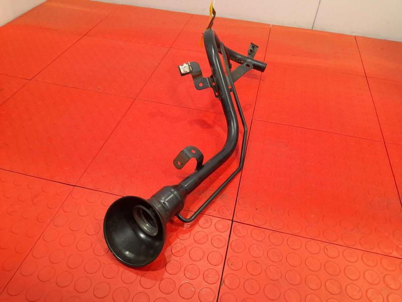 2014 Infiniti QX80 Fuel Filler Neck
