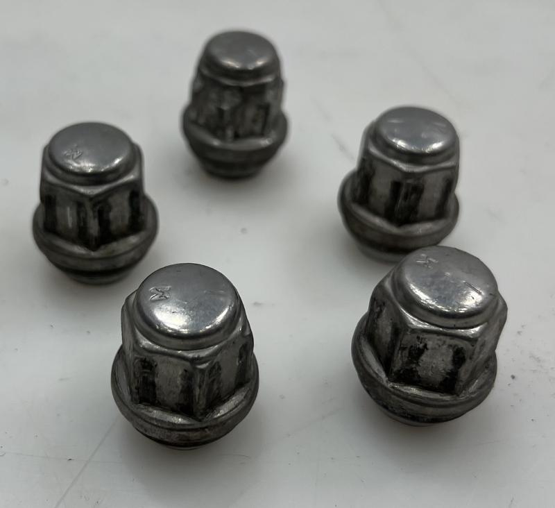 2013 Chrysler Town & Country Lug Nuts