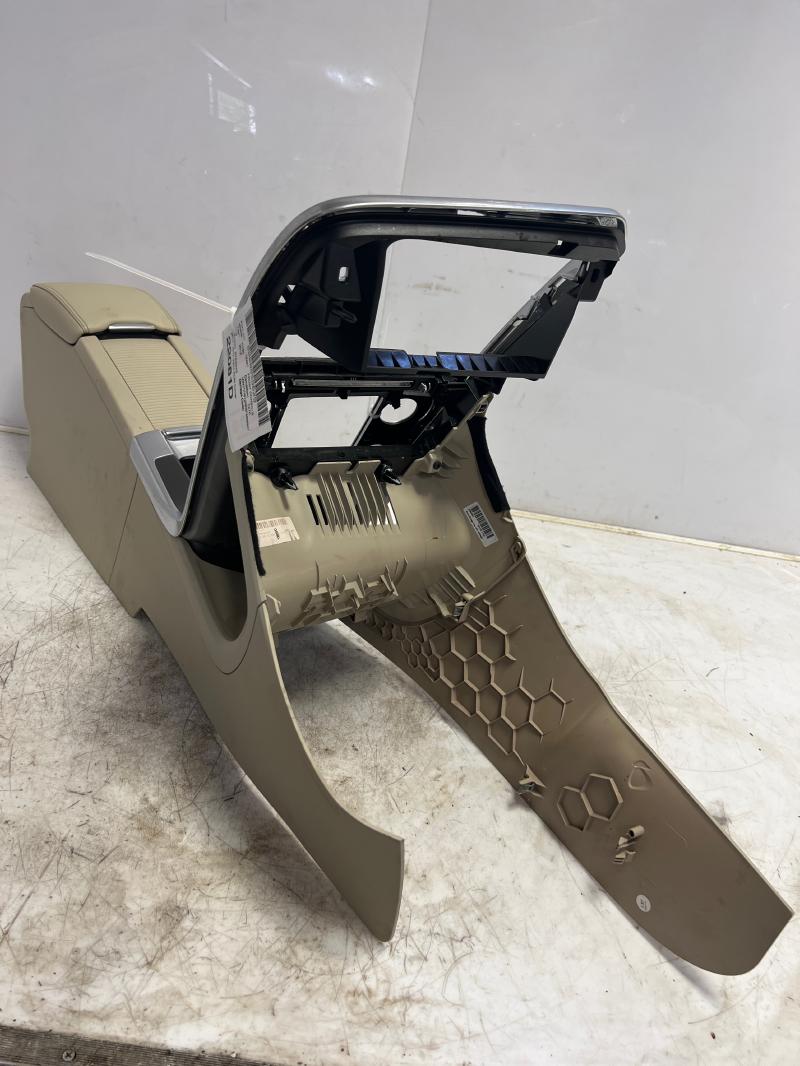 2014 - 2017 Volvo XC60 Center Console Assembly Tan Leather w/o Illumination OEM 68139203
