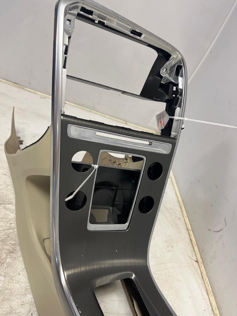 2014 - 2017 Volvo XC60 Center Console Assembly Tan Leather w/o Illumination OEM 68139203