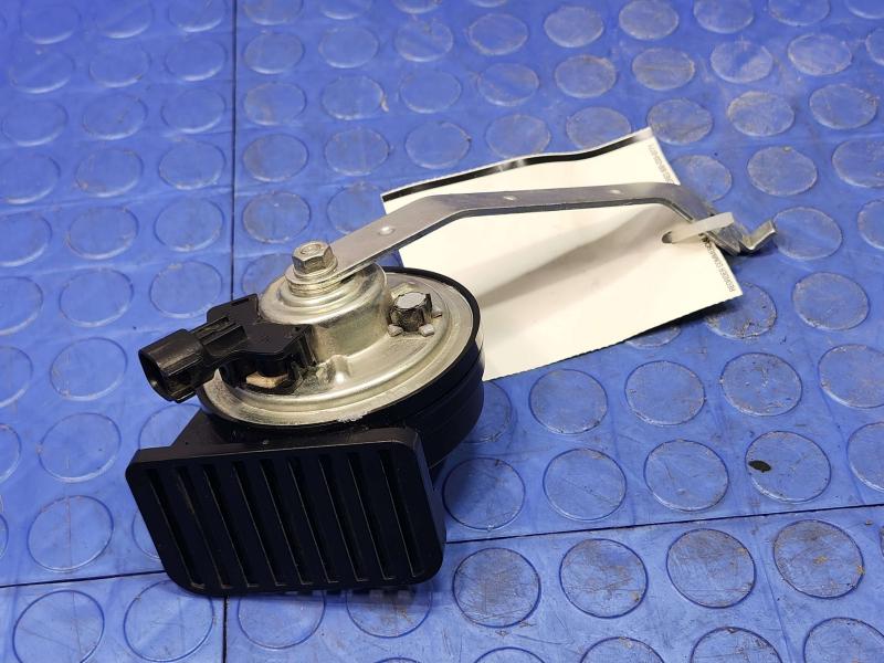 2018-2020 Buick Regal Low Note Horn Assembly Genuine OEM Part 39088255