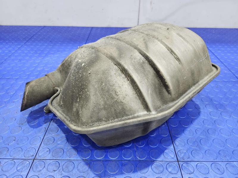 2013 Chrysler 300 Muffler